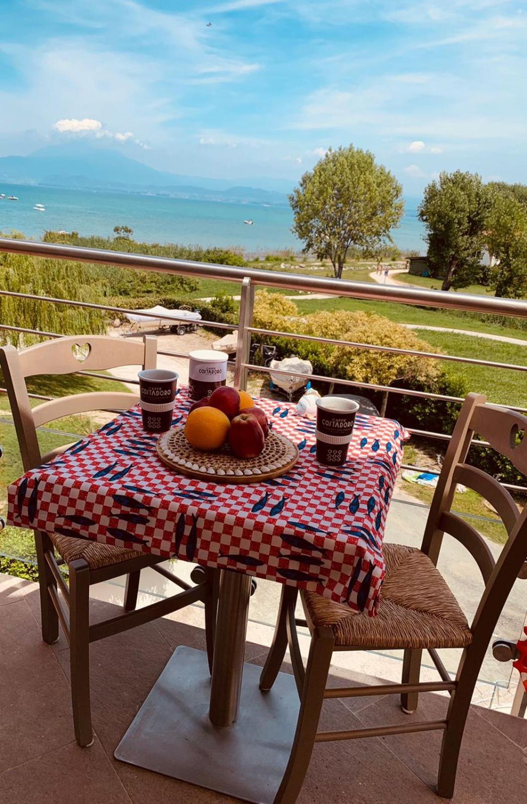Seeblickwohnung Sirmione - Fronte Lago Mit Privatsteg Exteriér fotografie